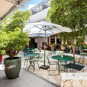 https://centrhotel.comcaribbean.com