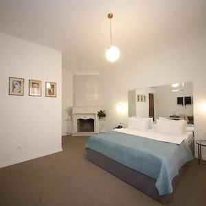 Stay Boutique Hotel גאורגיה